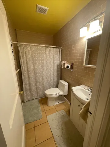 $1,875 | 119 Albacore Avenue, Galveston, TX 77550