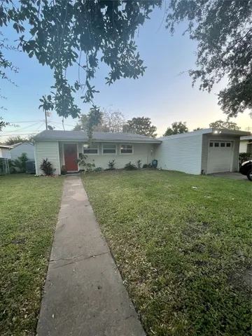 $1,875 | 119 Albacore Avenue, Galveston, TX 77550