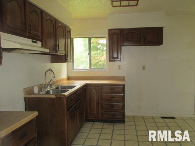 620 Sangamon Road Marquette Heights, IL 61554 - Photo 5 of 13 Gallery Image 5