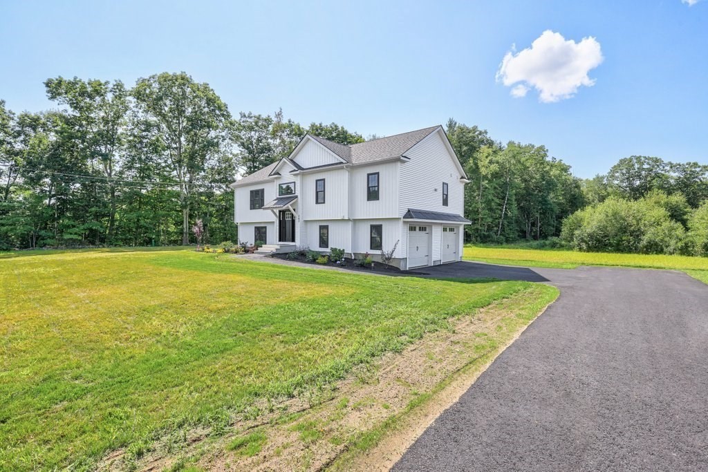 40 Jackson Lane Barre, MA 01005 - Photo 6 of 26 a view of a house with a big yard
