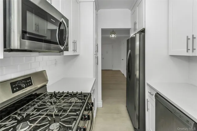 $465,000 | 15 Hill Park Avenue, Unit 1C, Great Neck, NY 11021