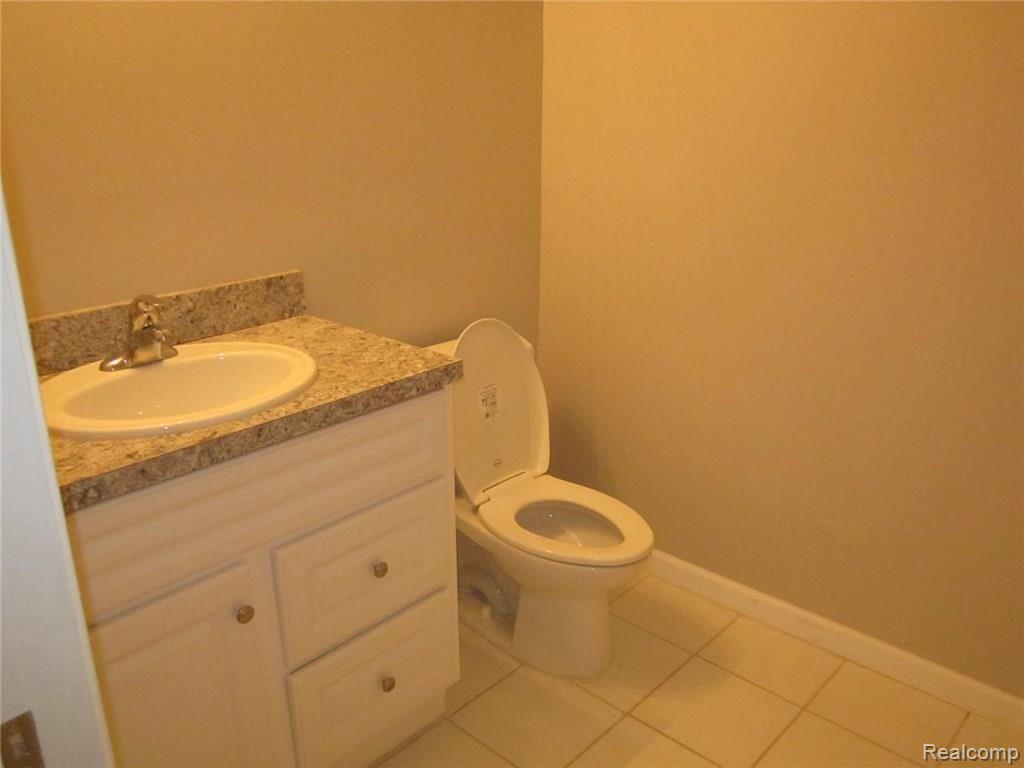 9762 Knapp Road Howell, MI 48855 - Photo 18 of 19 2nd floor bath.JPG
