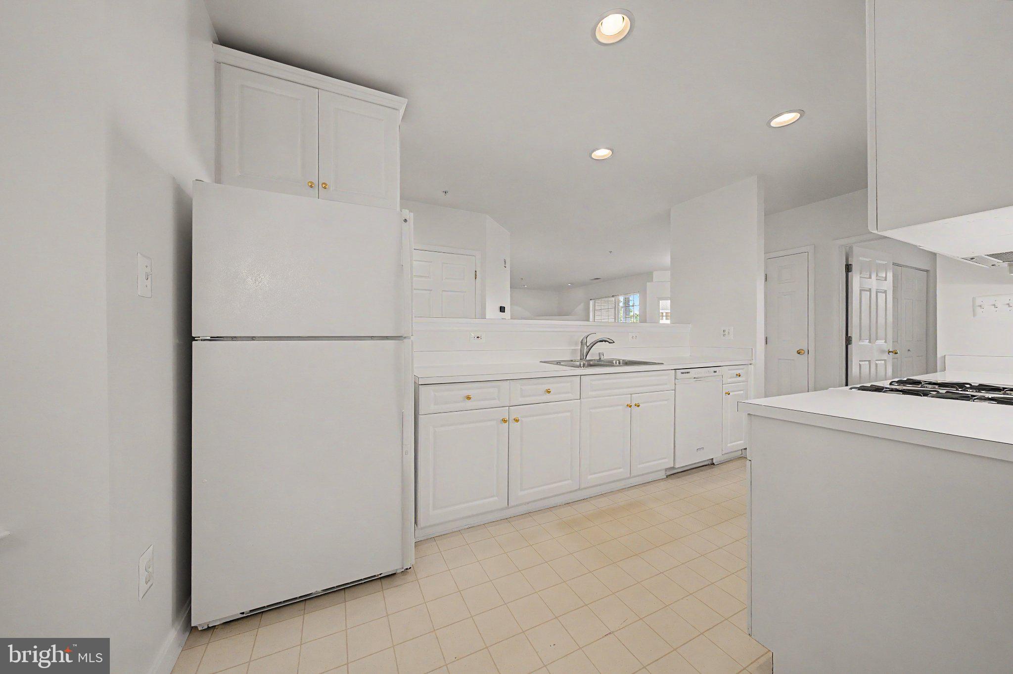 25252 Riffleford Square, Unit 204 Chantilly, VA 20152 - Photo 10 of 28 Gallery Image 10