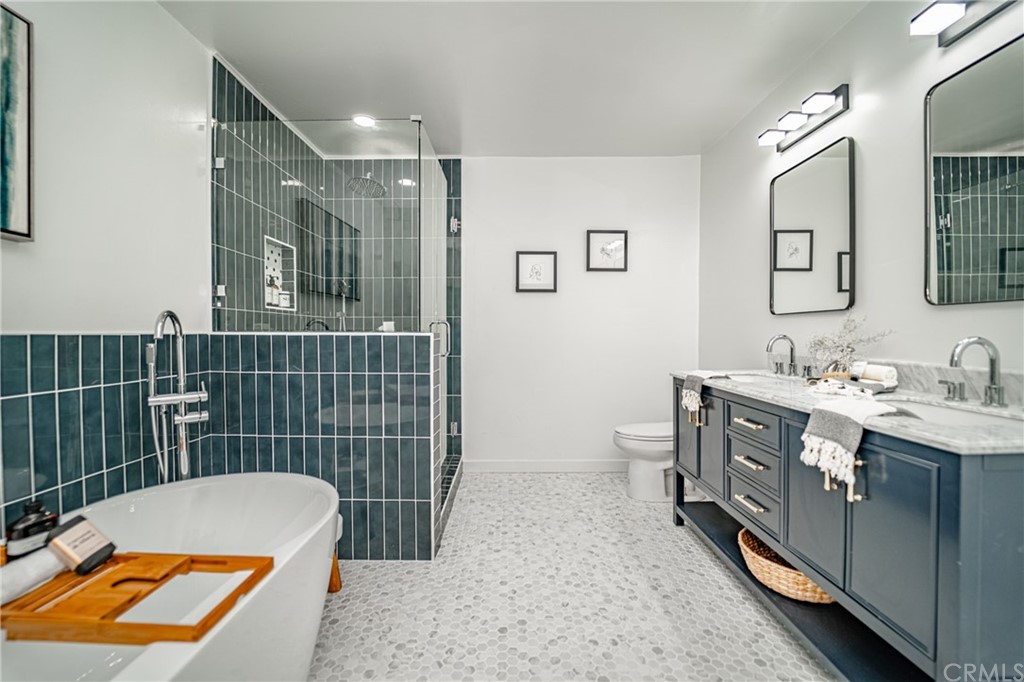 3880 Fairway Boulevard View Park, CA 90043 - Photo 29 of 47 a bathroom with a double vanity sink toilet and shower