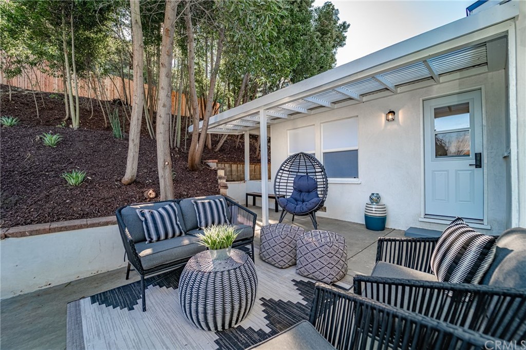 3880 Fairway Boulevard View Park, CA 90043 - Photo 34 of 47 a view of a patio with furniture