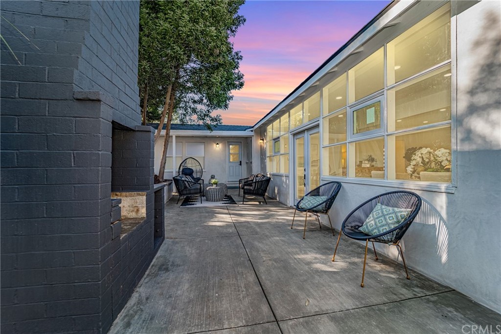 3880 Fairway Boulevard View Park, CA 90043 - Photo 35 of 47 a view of balcony and patio