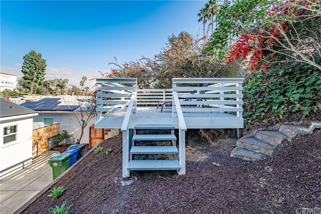 3880 Fairway Boulevard View Park, CA 90043 - Photo 41 of 47 a view of a chairs and table in the backyard