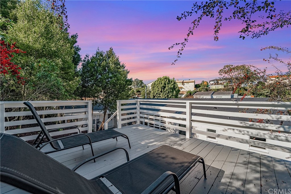 3880 Fairway Boulevard View Park, CA 90043 - Photo 42 of 47 a view of a terrace with a bench