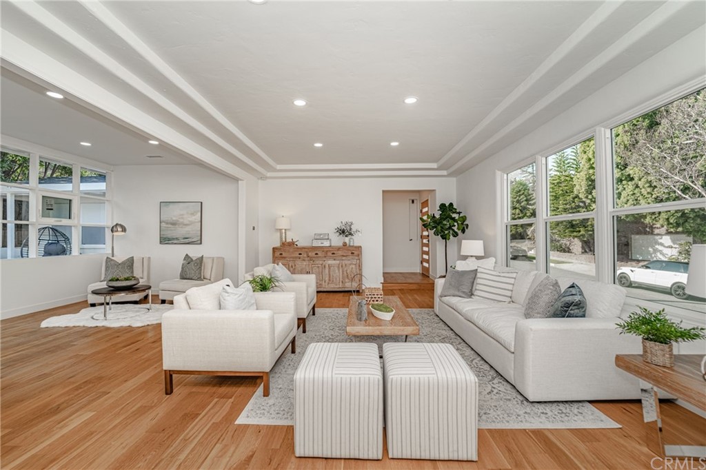 3880 Fairway Boulevard View Park, CA 90043 - Photo 8 of 47 a living room with furniture and wooden floor