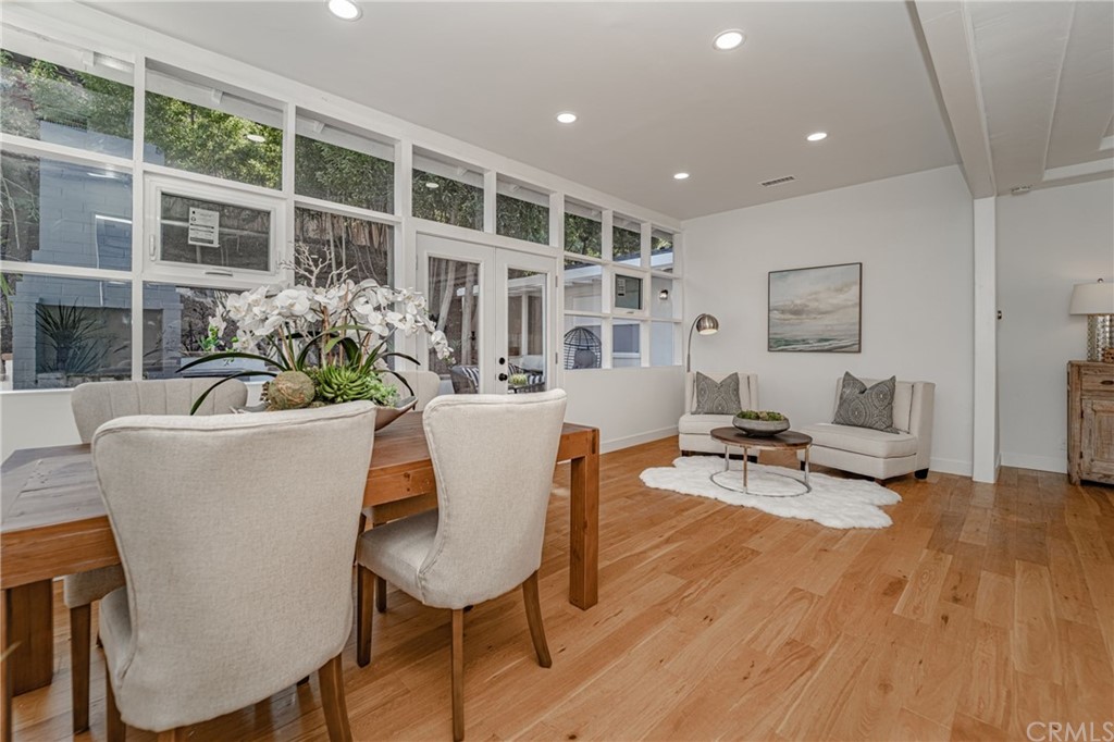 3880 Fairway Boulevard View Park, CA 90043 - Photo 10 of 47 a living room with furniture and a potted plant