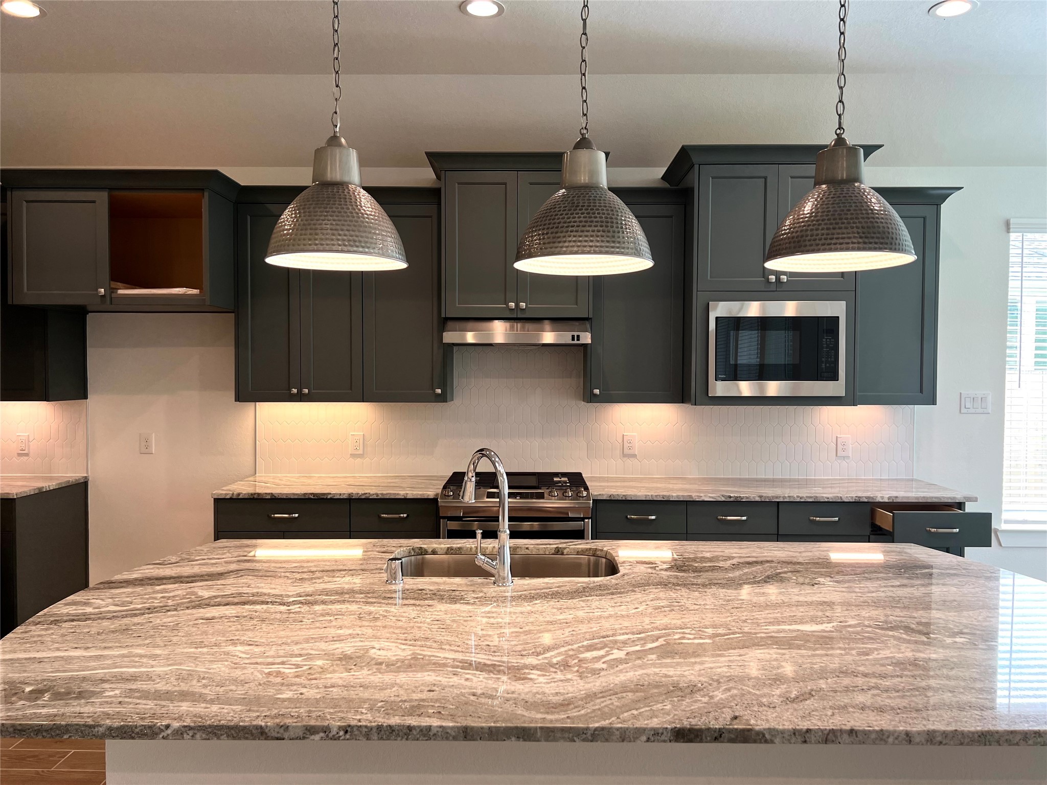 4507 Pistachio Trail Manvel, TX 77578 - Photo 6 of 9 a view of a counter top space with a flat screen tv