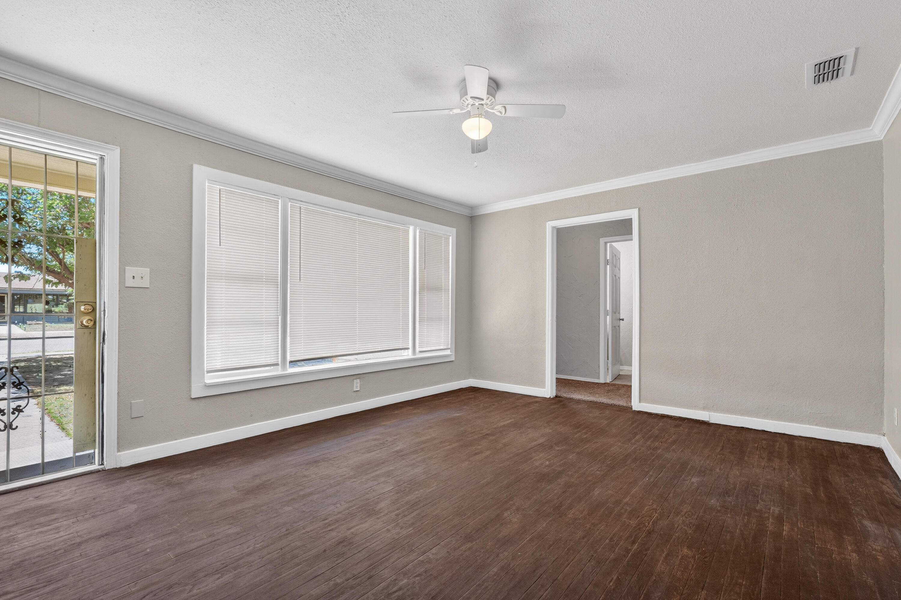 4004 33rd Street Lubbock, TX 79410 - Photo 4 of 21 DSC05976