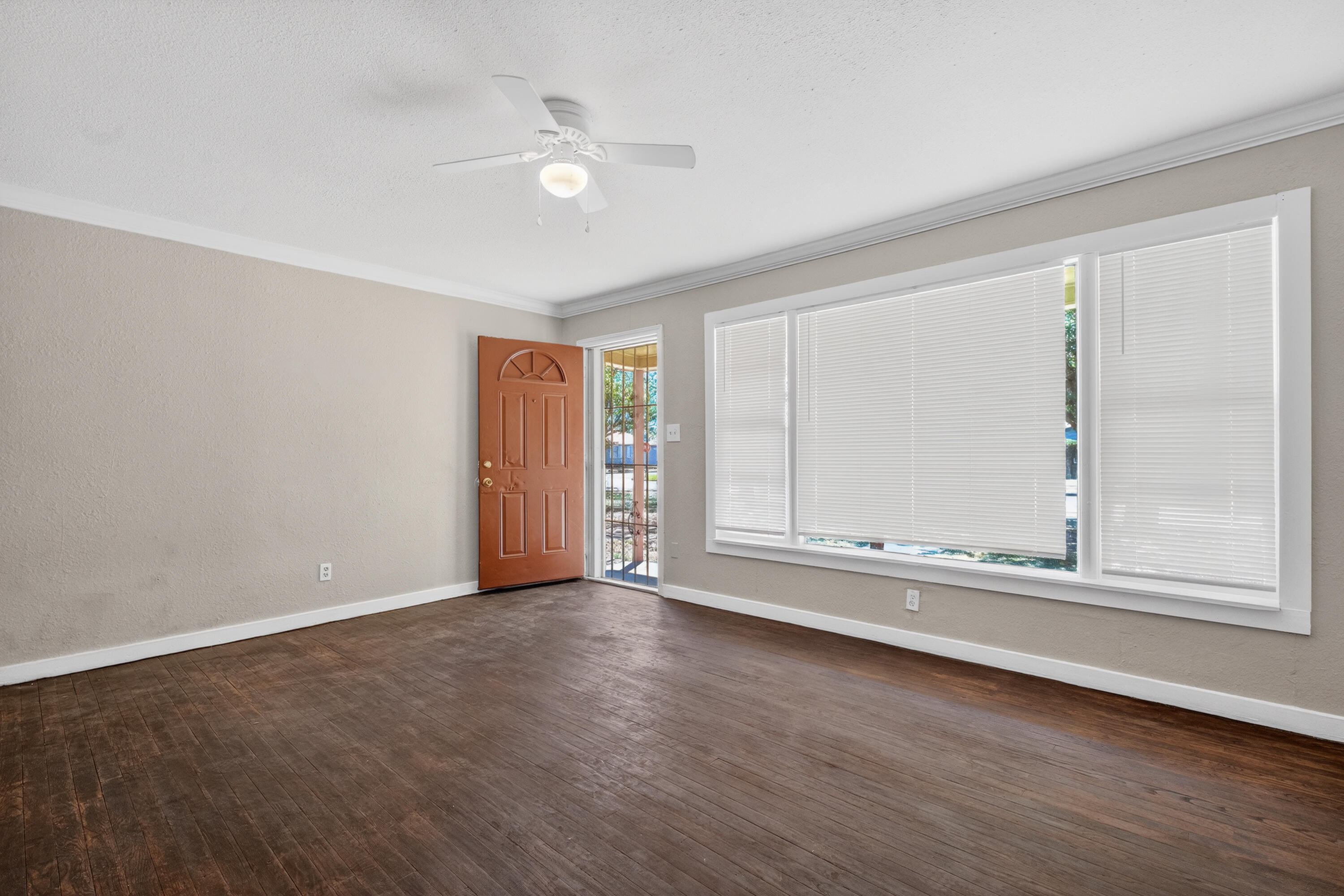 4004 33rd Street Lubbock, TX 79410 - Photo 5 of 21 DSC05979