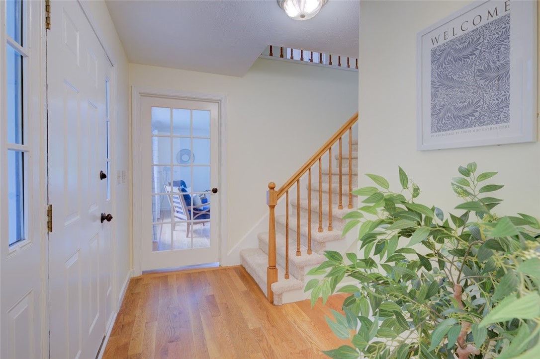 31 Edgewater Road Narragansett, RI 02882 - Photo 11 of 48 Entryway