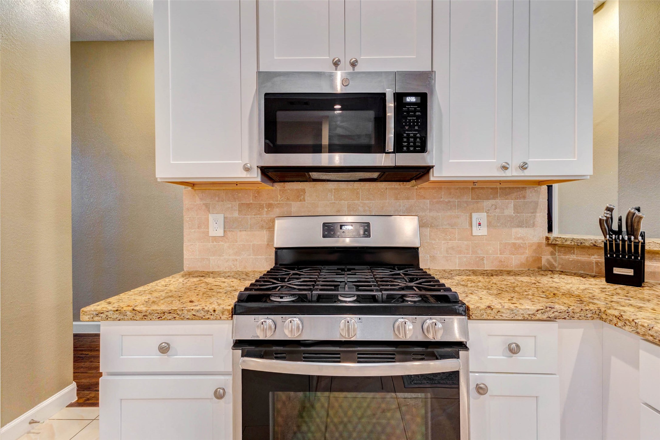 6334 Sampras Ace Court Spring, TX 77379 - Photo 19 of 48 Gas range
