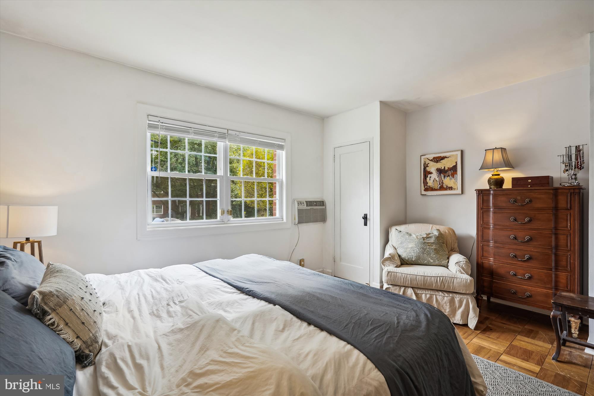 3660 Gunston Road Alexandria, VA 22302 - Photo 17 of 20 Spacious bedroom - w/ king-sized bed!