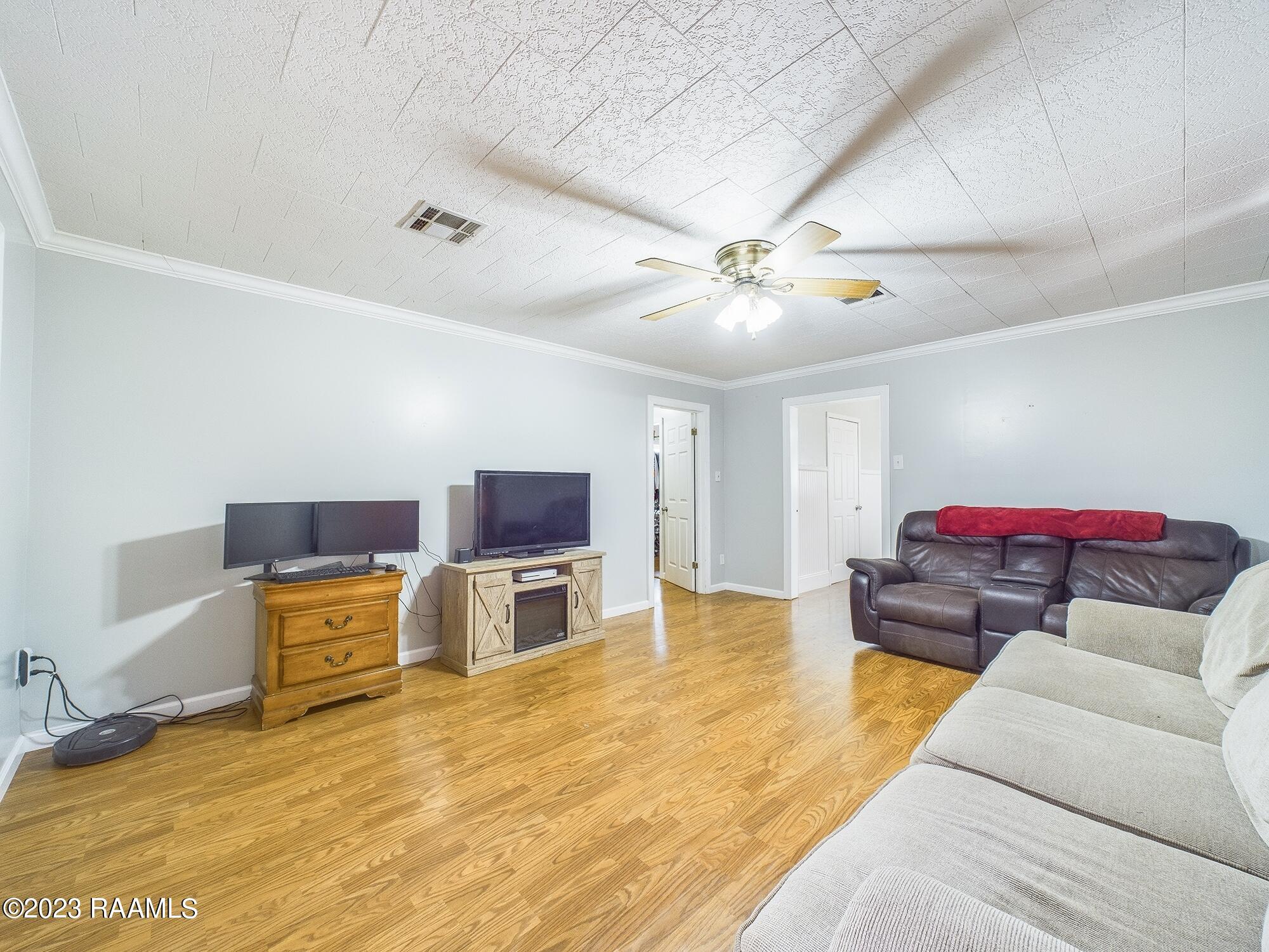 15535 Pershing Road Kaplan, LA 70548 - Photo 20 of 31 CAM01614G0-PR0016-STILL024