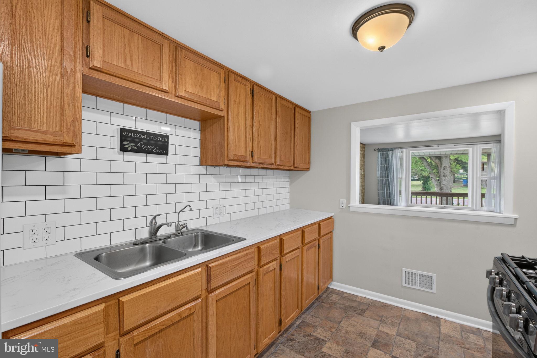 2725 Oakland Road Dover, PA 17315 - Photo 11 of 33