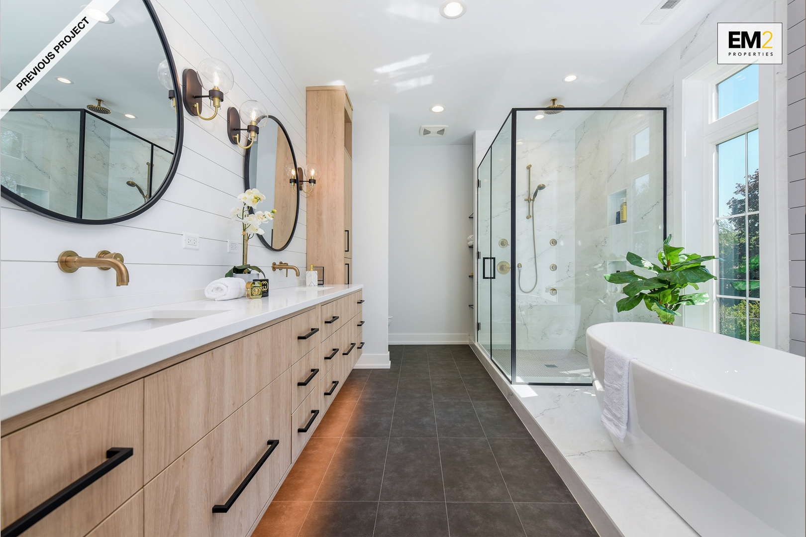 1402 Vine Avenue Park Ridge, IL 60068 - Photo 22 of 29 a bathroom with a tub sink and mirror