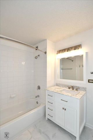 $300,000 | 2 East Erie Street, Unit 2714, Chicago, IL 60611