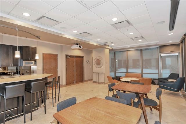 $300,000 | 2 East Erie Street, Unit 2714, Chicago, IL 60611