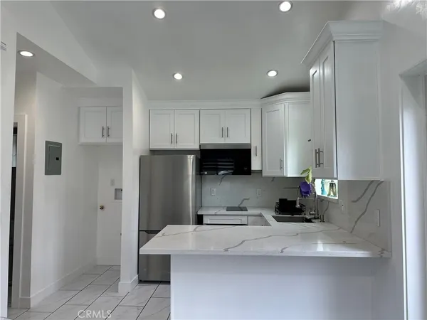 $2,500 | 7013 Bellaire Avenue, North Hollywood, CA 91605