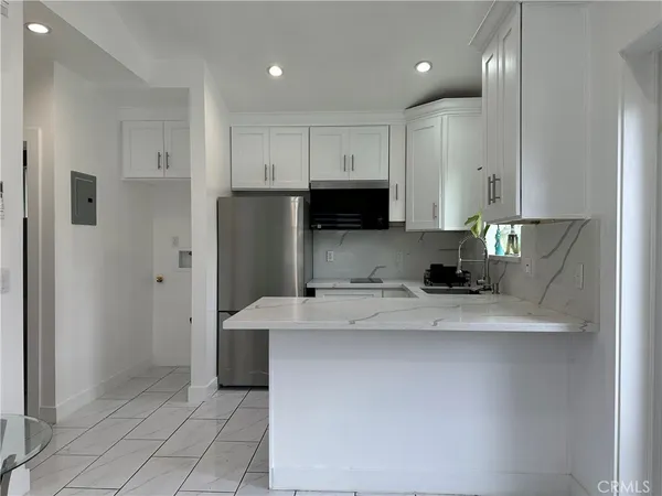 $2,500 | 7013 Bellaire Avenue, North Hollywood, CA 91605