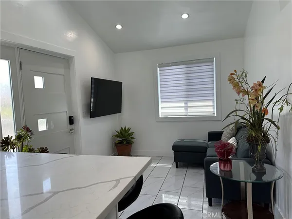 $2,500 | 7013 Bellaire Avenue, North Hollywood, CA 91605