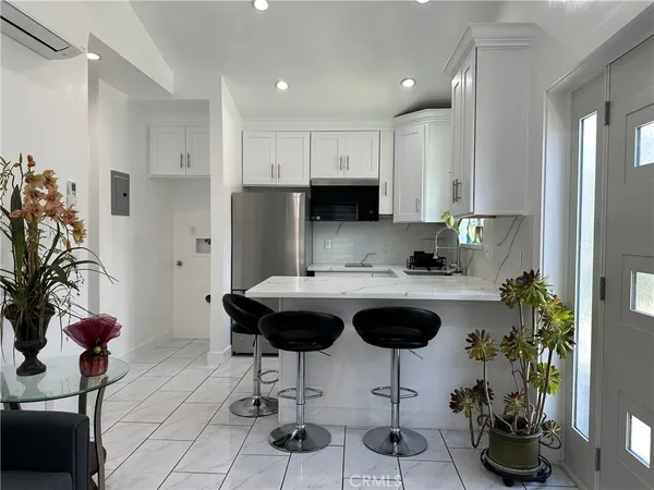 $2,500 | 7013 Bellaire Avenue, North Hollywood, CA 91605