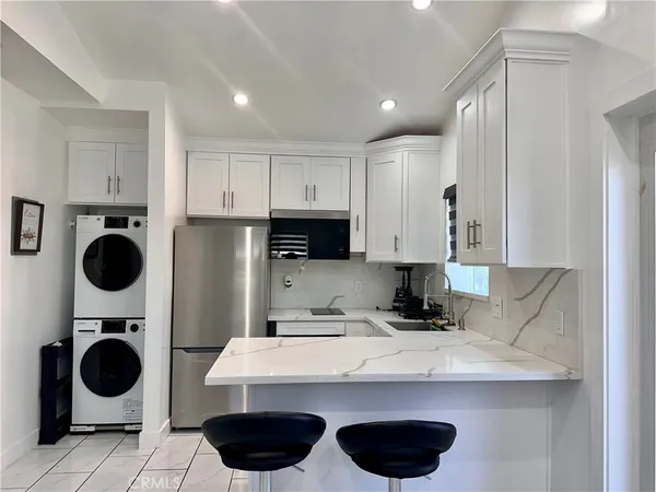 $2,500 | 7013 Bellaire Avenue, North Hollywood, CA 91605