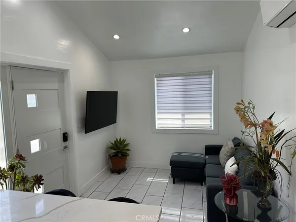 $2,500 | 7013 Bellaire Avenue, North Hollywood, CA 91605