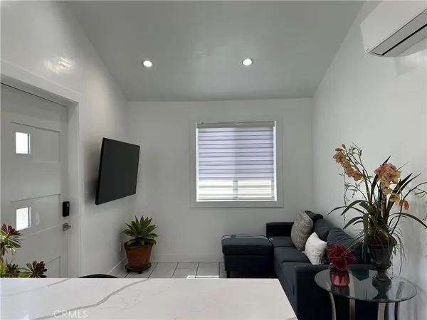 $2,500 | 7013 Bellaire Avenue, North Hollywood, CA 91605