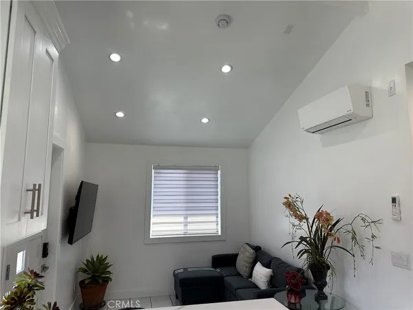 $2,500 | 7013 Bellaire Avenue, North Hollywood, CA 91605
