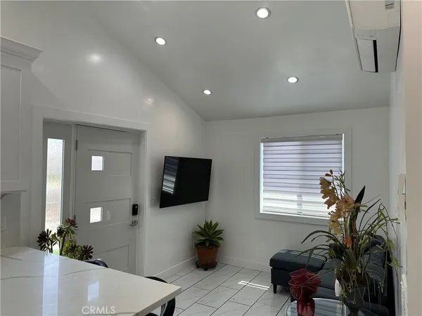 $2,500 | 7013 Bellaire Avenue, North Hollywood, CA 91605