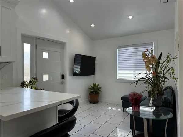 $2,500 | 7013 Bellaire Avenue, North Hollywood, CA 91605