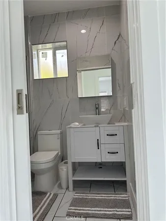 $2,500 | 7013 Bellaire Avenue, North Hollywood, CA 91605