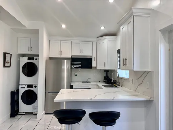 $2,500 | 7013 Bellaire Avenue, North Hollywood, CA 91605