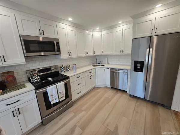 $399,999 | 215 Terry Road, Unit 9A, Smithtown, NY 11787