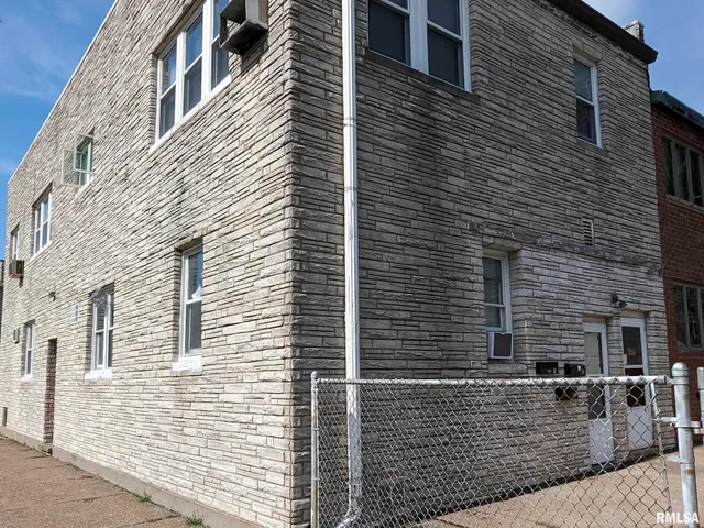 $650,000 | 1726 9th Street, Moline, IL 61265