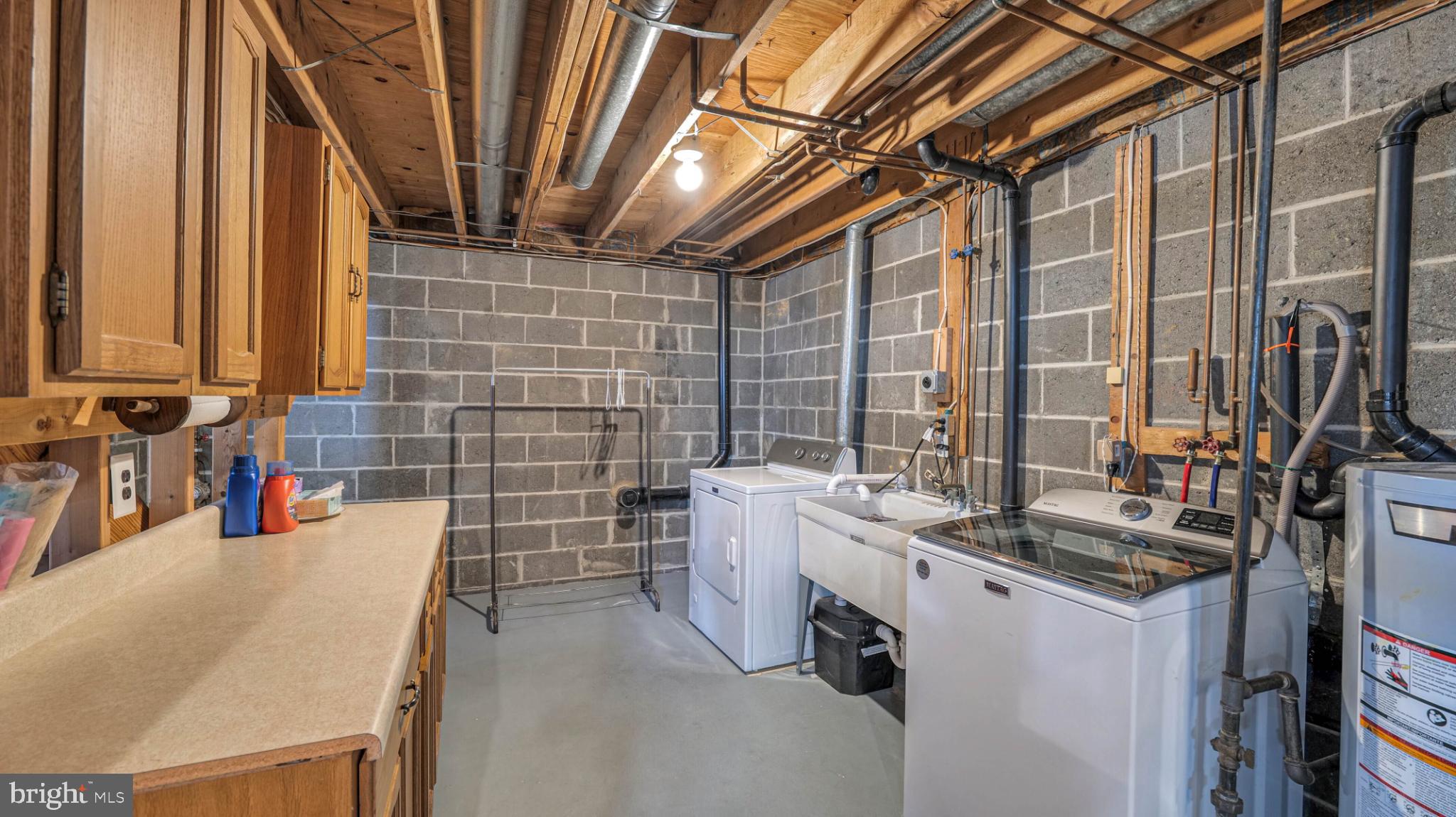 68 Wayside Road Berlin, NJ 08009 - Photo 26 of 38 Spacious laundry area with modern amenities.