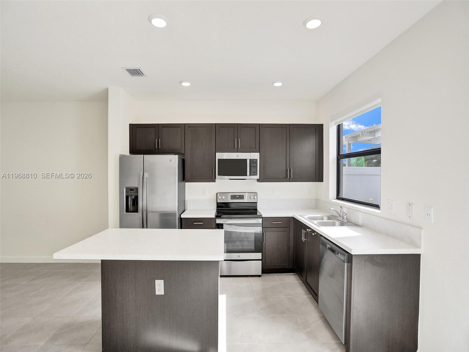 3436 West 111th Place Hialeah, FL 33018 - Photo 5 of 57