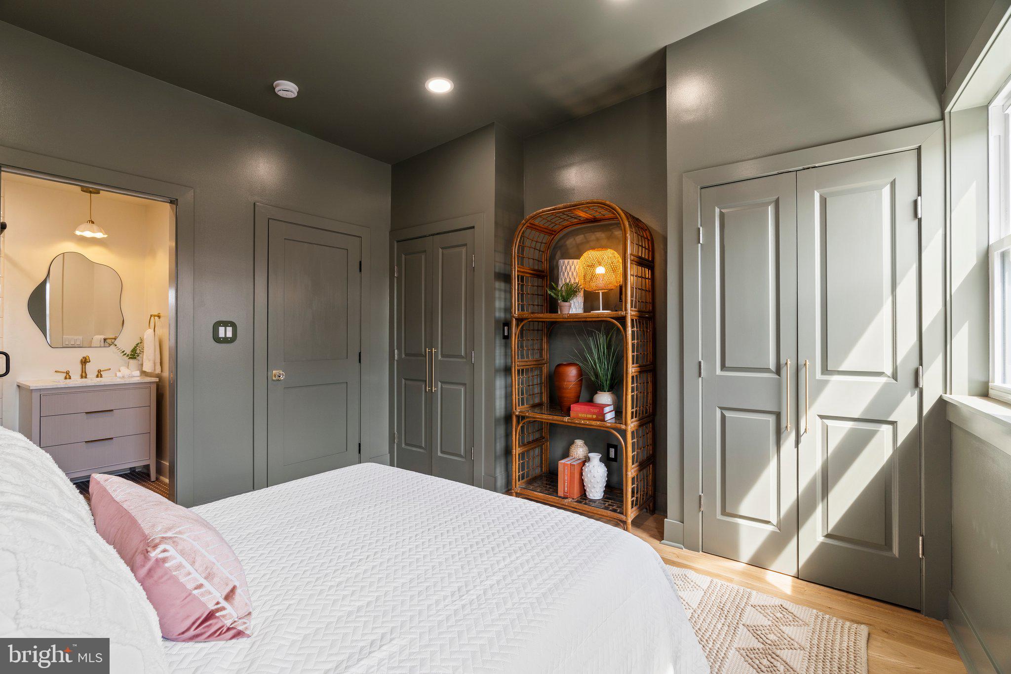 1031 Mercy Street Philadelphia, PA 19148 - Photo 23 of 34 a bedroom with a bed and a dresser