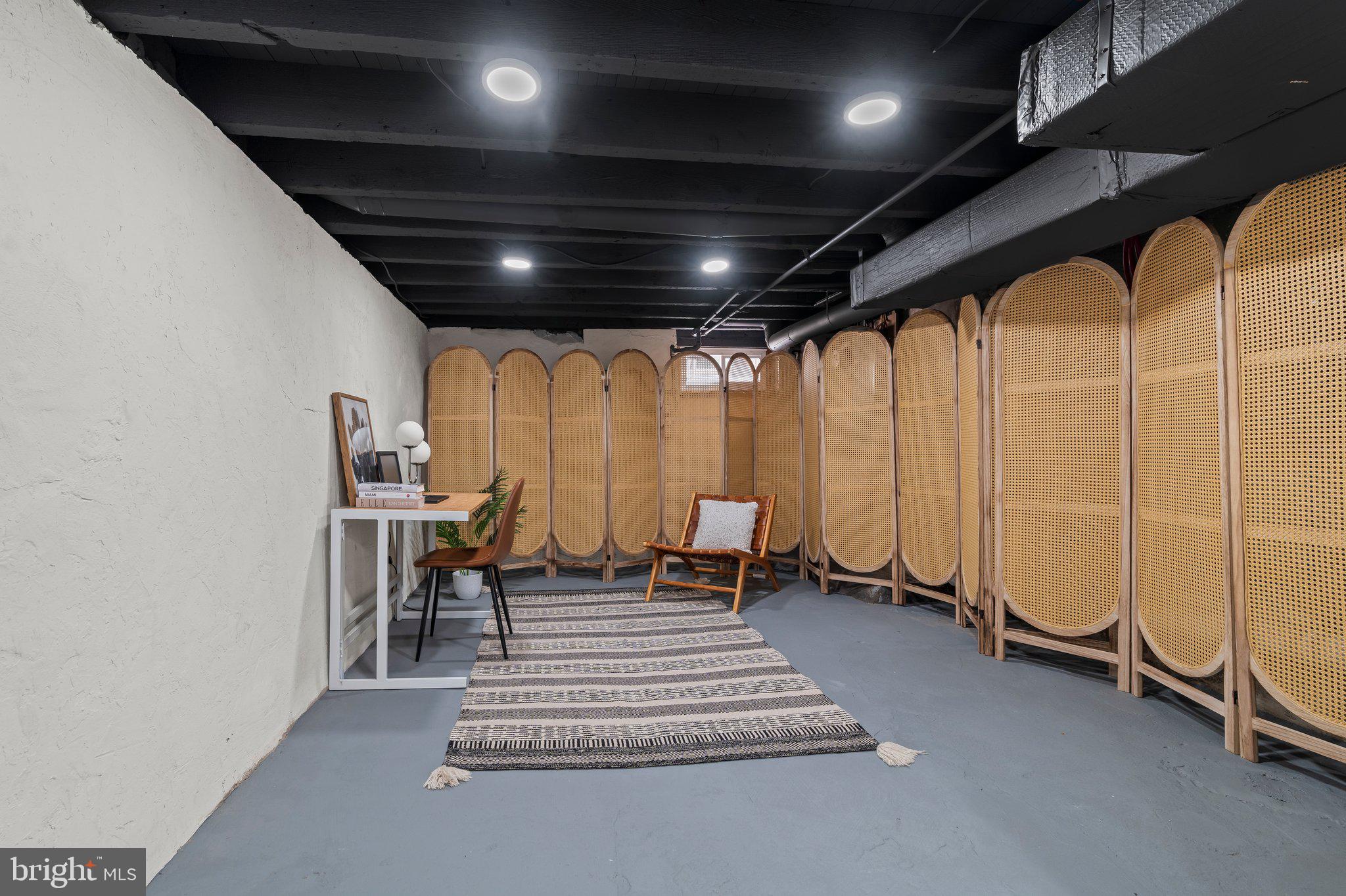 1031 Mercy Street Philadelphia, PA 19148 - Photo 33 of 34 a sitting room with chairs and a window