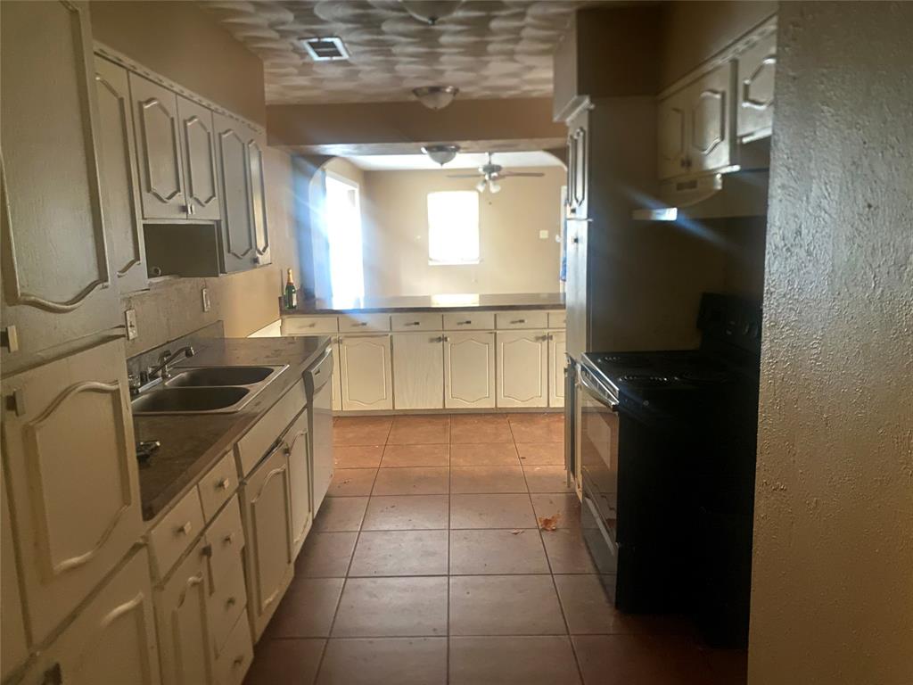 621 North Briery Road Irving, TX 75061 - Photo 9 of 22