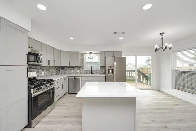 $294,000 | 485 Pompano Street, Bayou Vista, TX 77563