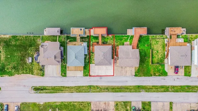$294,000 | 485 Pompano Street, Bayou Vista, TX 77563