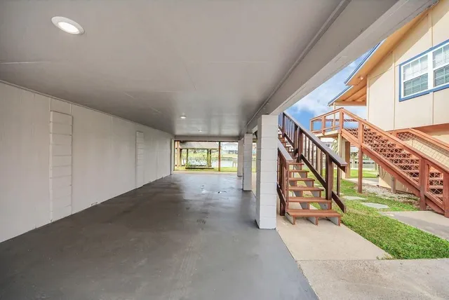 $294,000 | 485 Pompano Street, Bayou Vista, TX 77563