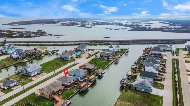 $294,000 | 485 Pompano Street, Bayou Vista, TX 77563