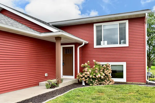 $360,000 | 1025 Majestic Street, Wabasha, MN 55981