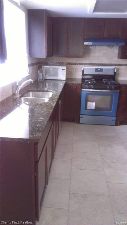 42371 Old Bridge Road Canton, MI 48188 - Photo 2 of 8 IMAG1278.jpg